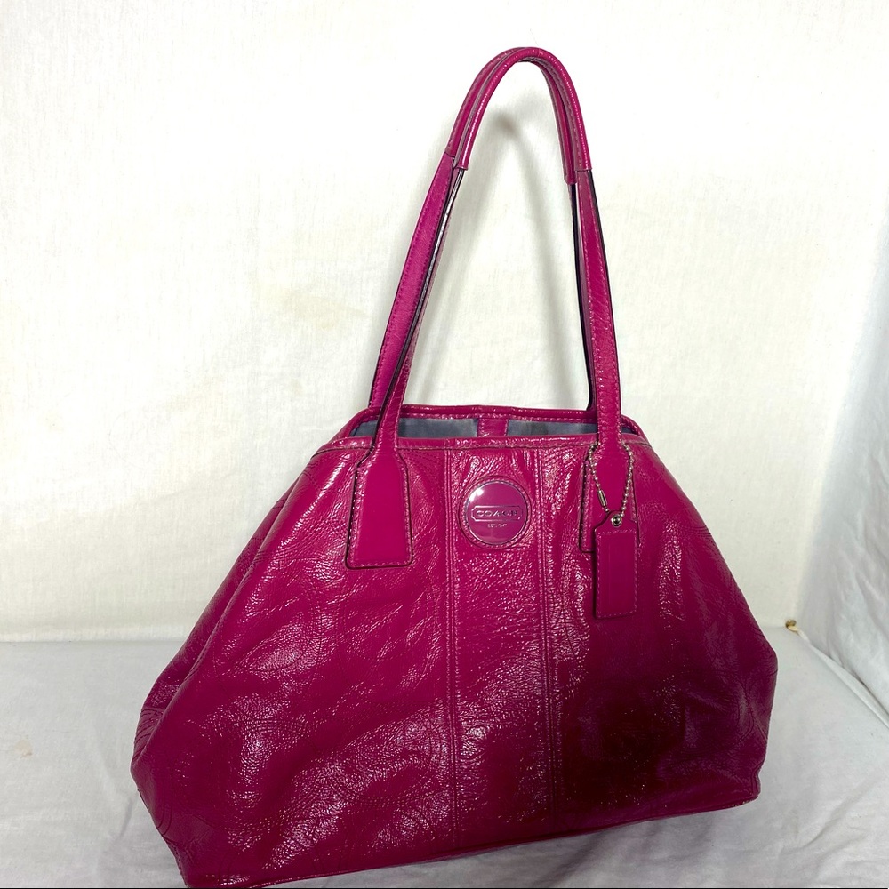 Coach leather 3 pocket purse.
